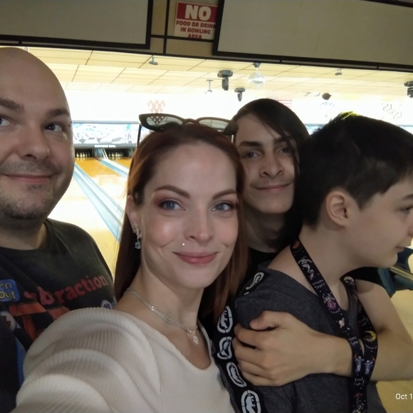 Meet your Posher, Ms. Mimi Moneyspent. - Picture 2 of 6